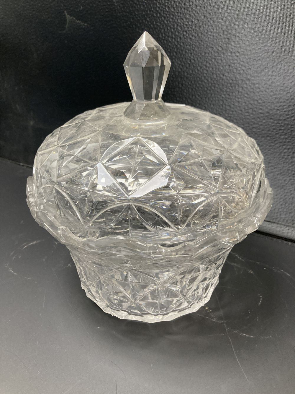 A Bohemian glass tureen and cover, early 20th century, 23cm high